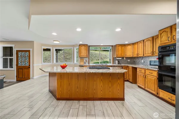 $1,295,000 | 25921 Witte Road Southeast, Maple Valley, WA 98038