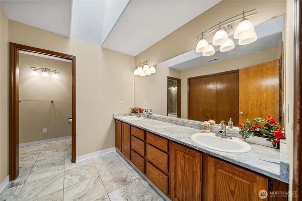 $1,295,000 | 25921 Witte Road Southeast, Maple Valley, WA 98038