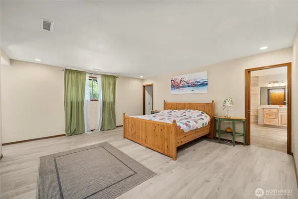 $1,295,000 | 25921 Witte Road Southeast, Maple Valley, WA 98038