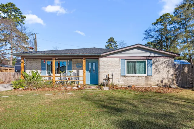 a front view of house with yard