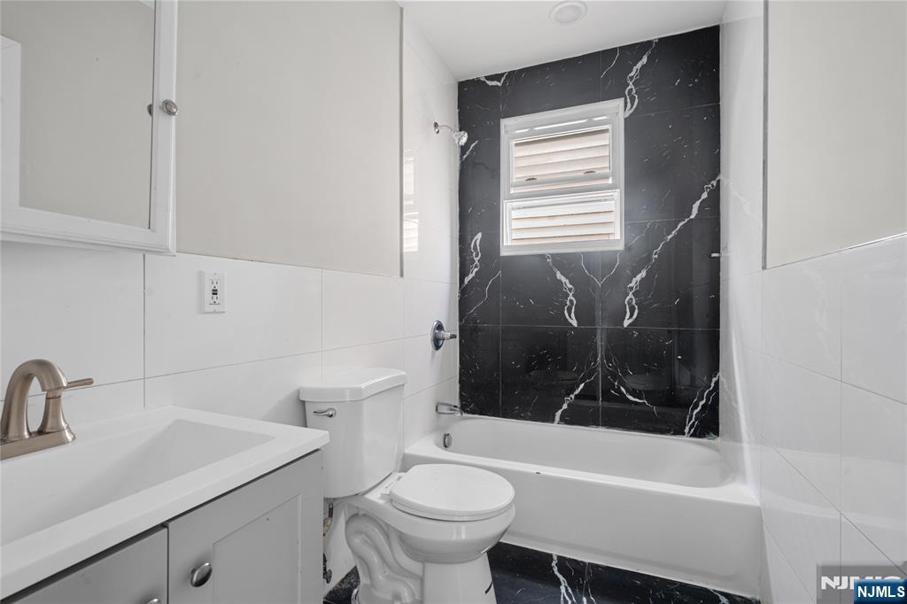 654 South 12th Street Newark, NJ 07103 - Photo 9 of 25