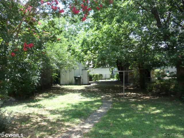 3078 Decatur Street Richmond, VA 23224 - Photo 5 of 12 Exterior Back - 3078 Decatur Street - Rear Yard wi