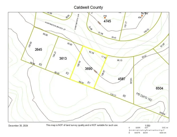 a view of a backyard with pathway