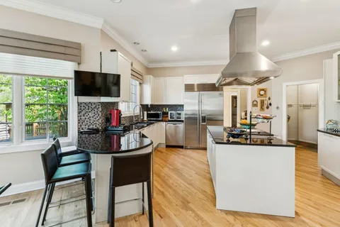 $1,850,000 | 1745 Sundrop Circle, Highland Park, IL 60035