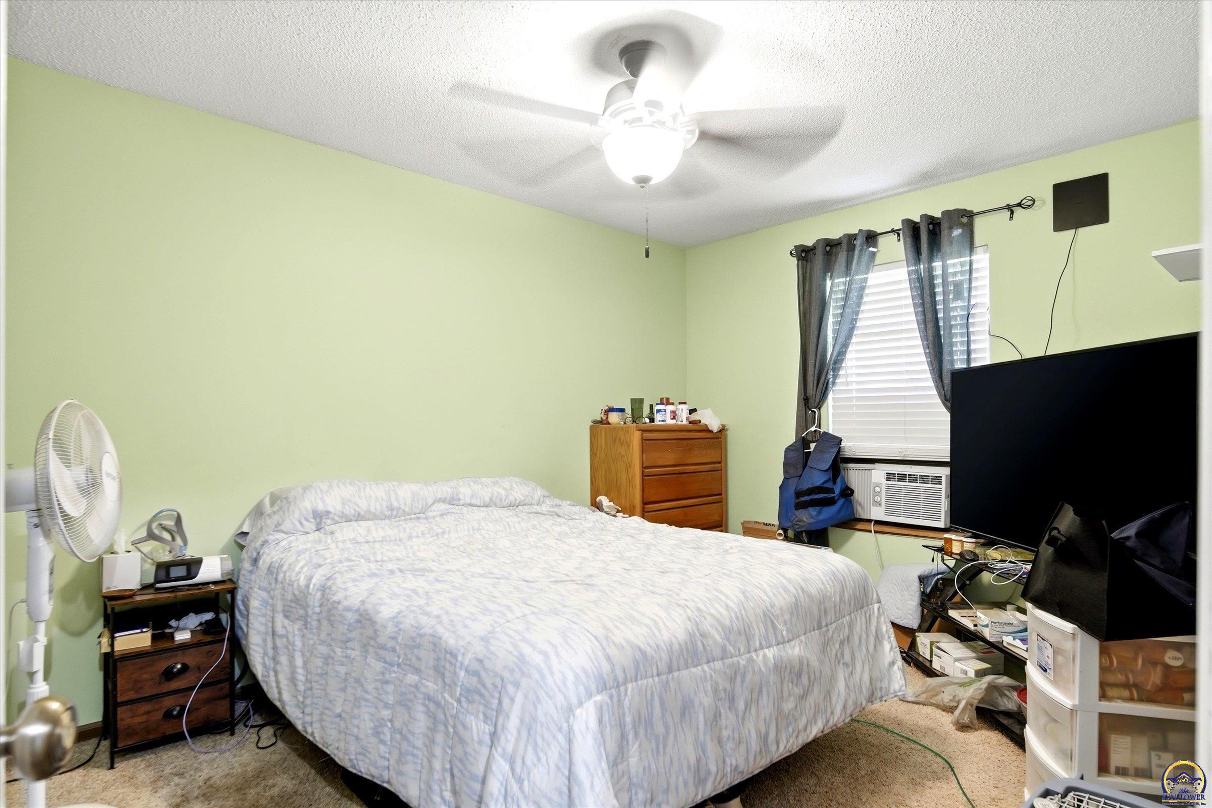 923 Southeast Wood Street Topeka, KS 66607 - Photo 8 of 23