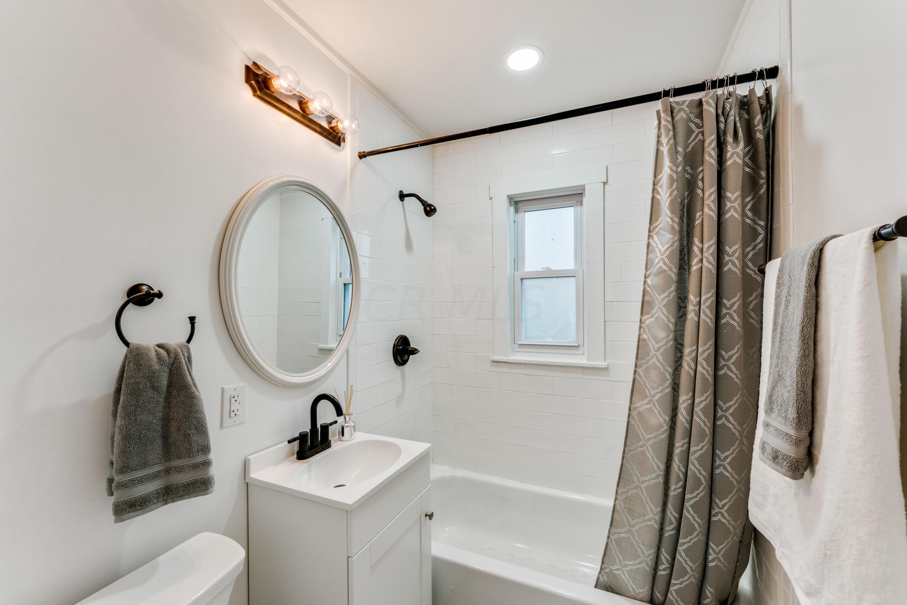 2385 Delbert Road Columbus, OH 43211 - Photo 22 of 27 30-dsc05707-dsc05709