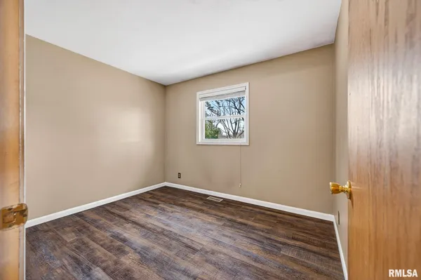 $184,900 | 306 Parkview Drive, Washington, IL 61571