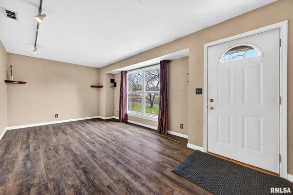 $184,900 | 306 Parkview Drive, Washington, IL 61571