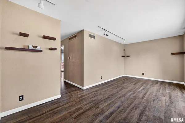 $184,900 | 306 Parkview Drive, Washington, IL 61571