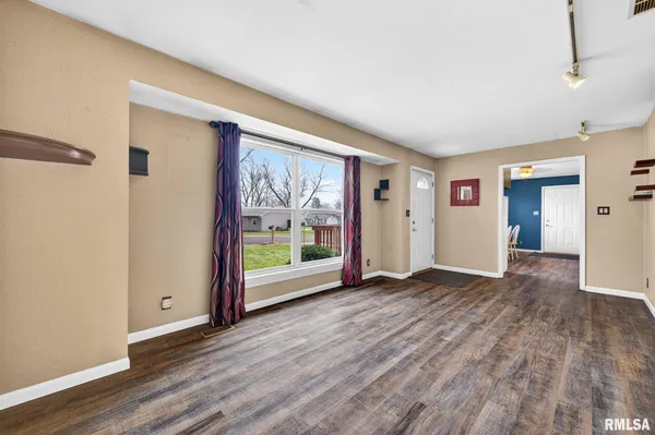 $184,900 | 306 Parkview Drive, Washington, IL 61571