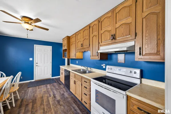 $184,900 | 306 Parkview Drive, Washington, IL 61571