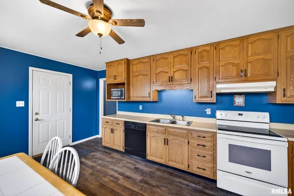 $184,900 | 306 Parkview Drive, Washington, IL 61571