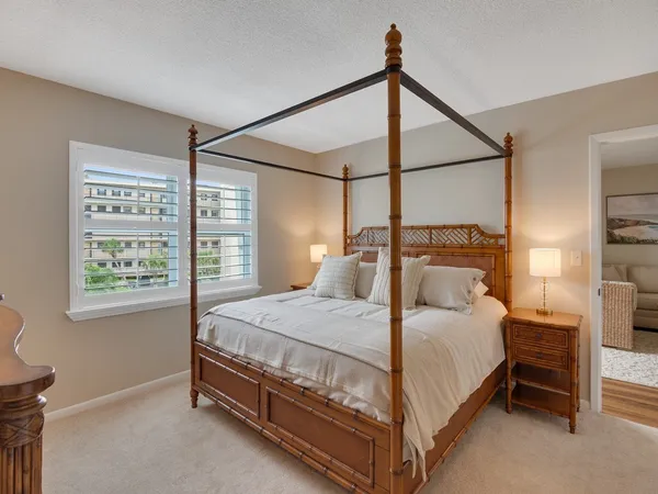 $3,000 | 4049 Ocean Drive, Unit 204, Vero Beach, FL 32963