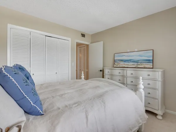 $3,000 | 4049 Ocean Drive, Unit 204, Vero Beach, FL 32963