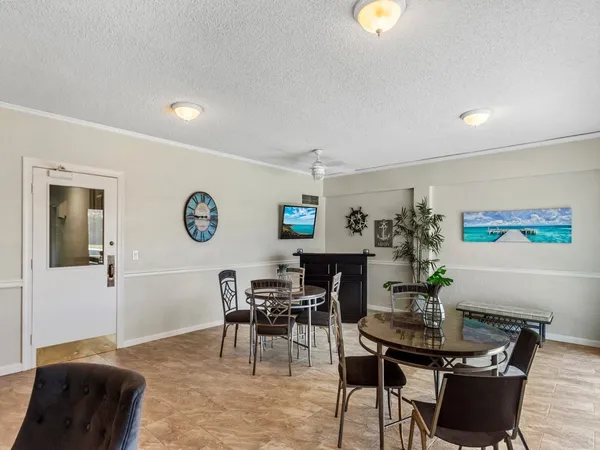 $3,000 | 4049 Ocean Drive, Unit 204, Vero Beach, FL 32963