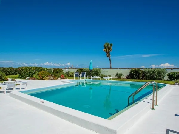 $3,000 | 4049 Ocean Drive, Unit 204, Vero Beach, FL 32963