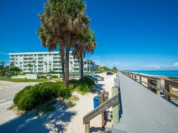 $3,000 | 4049 Ocean Drive, Unit 204, Vero Beach, FL 32963
