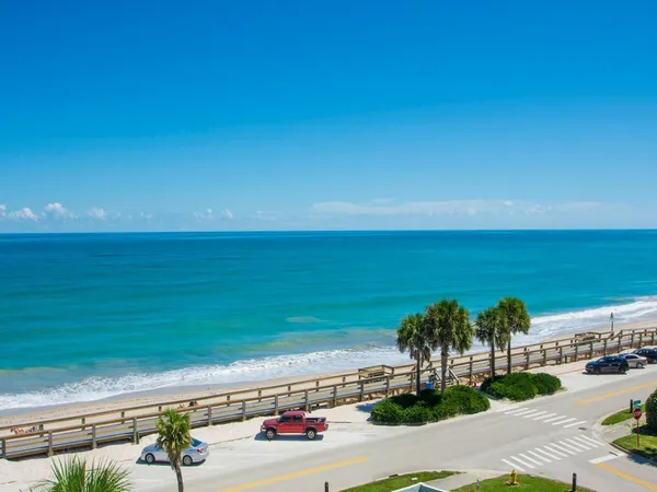 $3,000 | 4049 Ocean Drive, Unit 204, Vero Beach, FL 32963