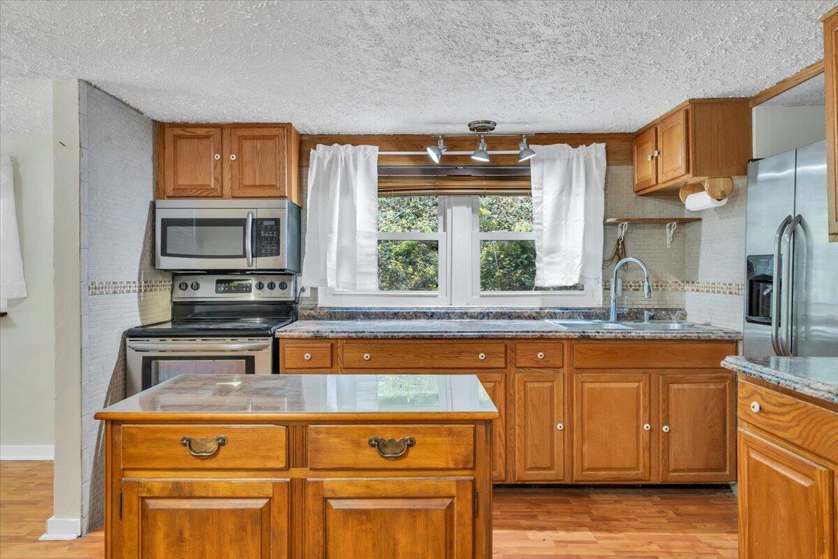 2840 Sha-Al Road Roanoke, VA 24014 - Photo 11 of 57 11-MIB00434
