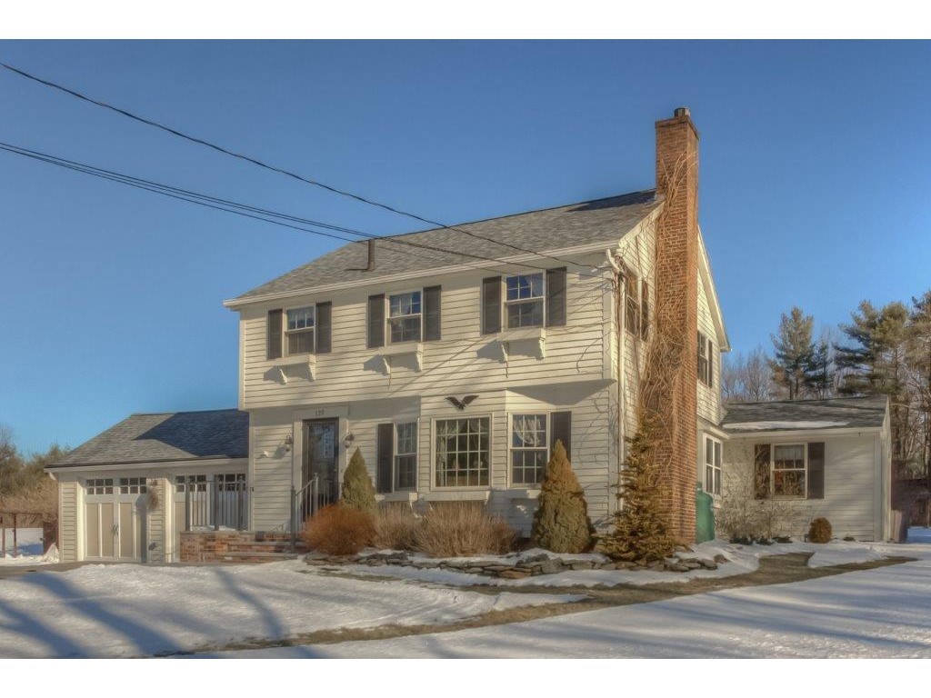 120 Chamberlain Street Rochester, NH 03867 - Photo 3 of 30