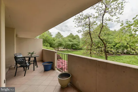 $349,900 | 4141 North Henderson Road, Unit 217, Arlington, VA 22203