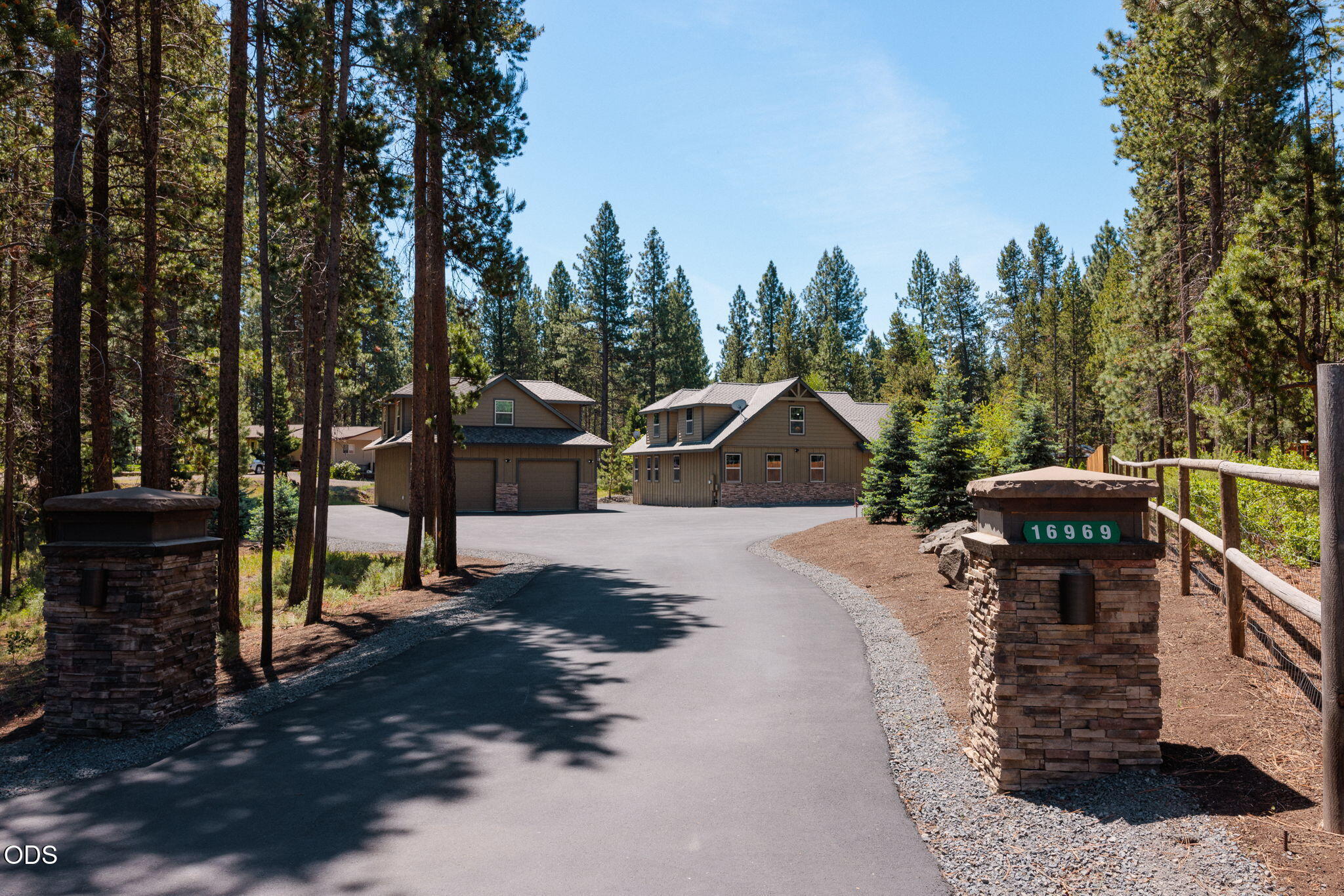 16969 Spring River Road Bend, OR 97707 - Photo 4 of 53