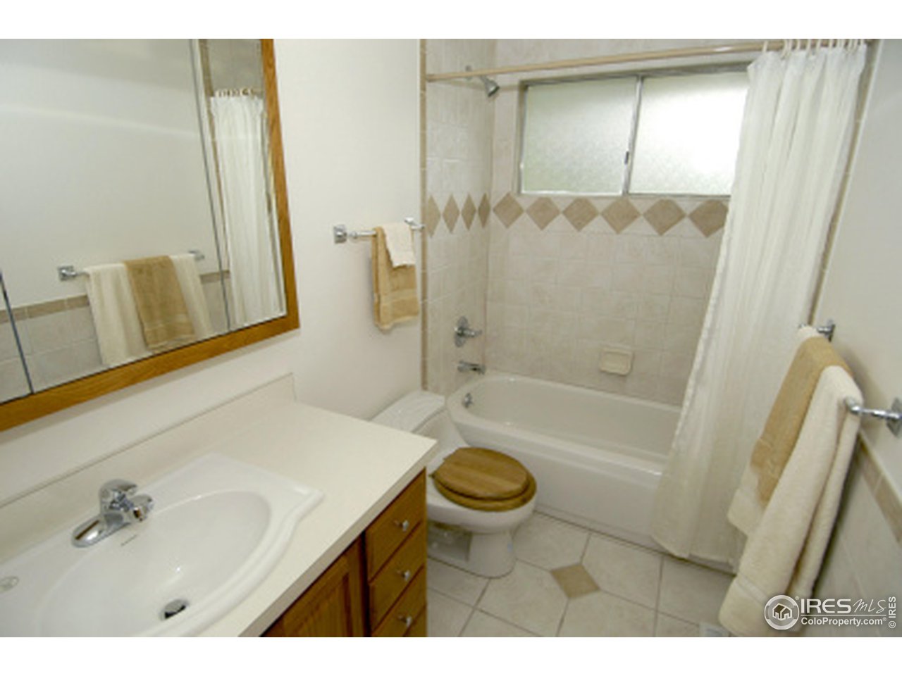 7631 Baseline Road Boulder, CO 80303 - Photo 9 of 12 a bathroom with a sink a toilet and a bathtub