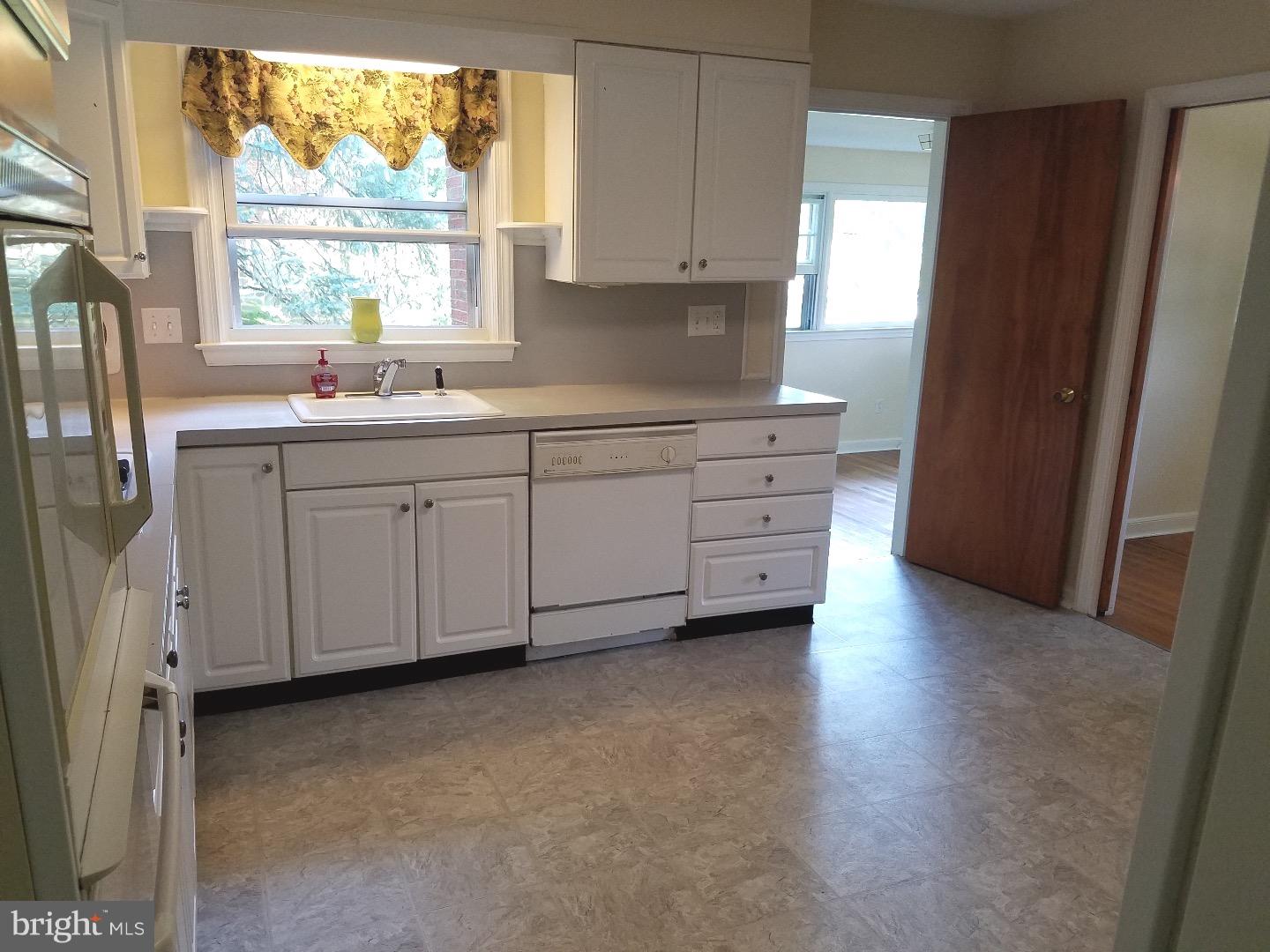 600 Paddock Road Havertown, PA 19083 - Photo 12 of 23 Kitchen