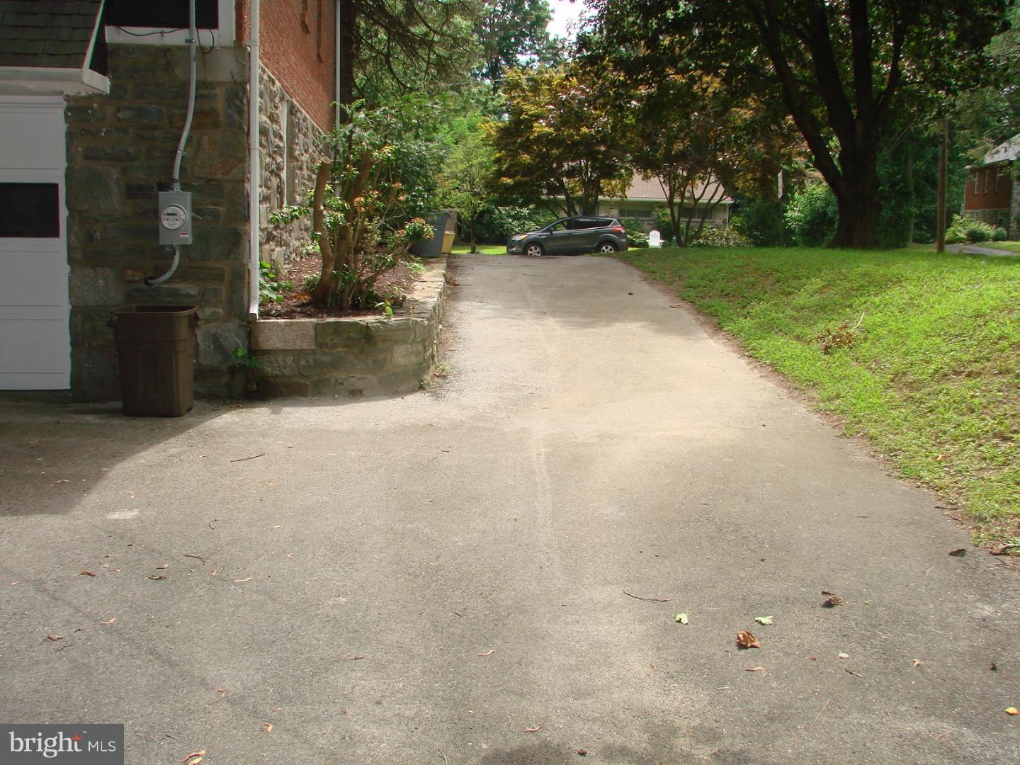 600 Paddock Road Havertown, PA 19083 - Photo 4 of 23 Driveway