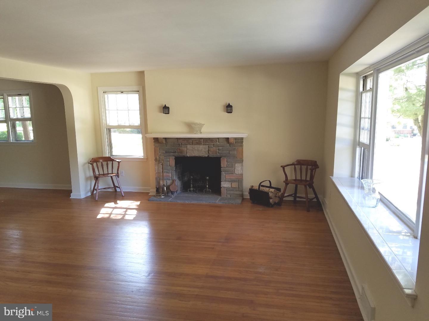600 Paddock Road Havertown, PA 19083 - Photo 6 of 23 Living Room