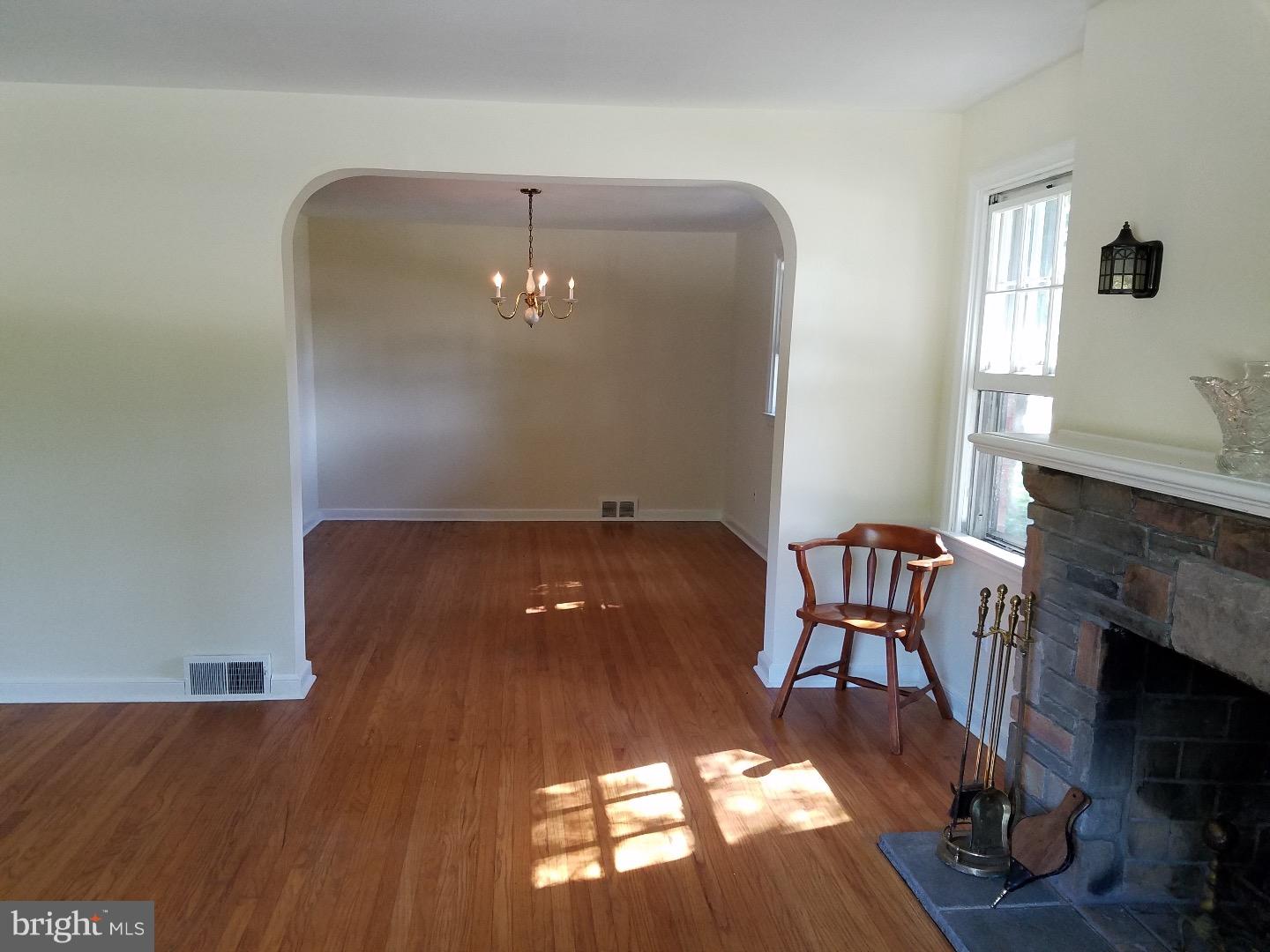 600 Paddock Road Havertown, PA 19083 - Photo 8 of 23 Living Room