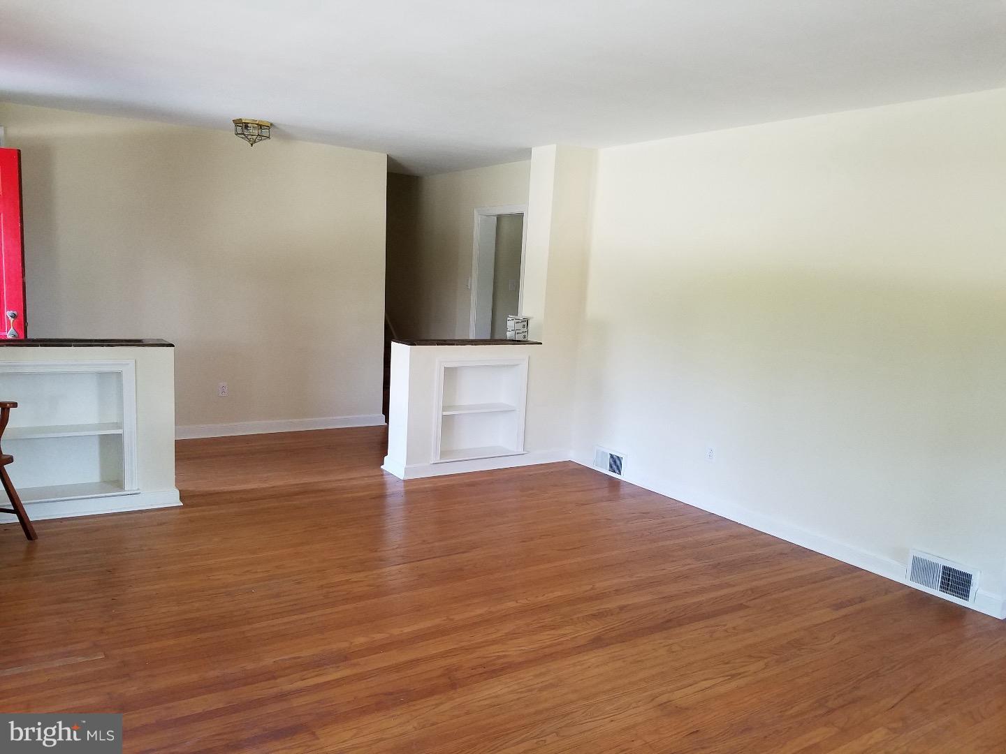 600 Paddock Road Havertown, PA 19083 - Photo 9 of 23 Living Room