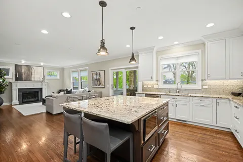 $1,300,000 | 633 Kenilworth Avenue, Glen Ellyn, IL 60137