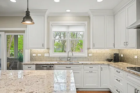 $1,300,000 | 633 Kenilworth Avenue, Glen Ellyn, IL 60137