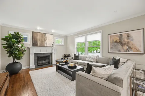 $1,300,000 | 633 Kenilworth Avenue, Glen Ellyn, IL 60137