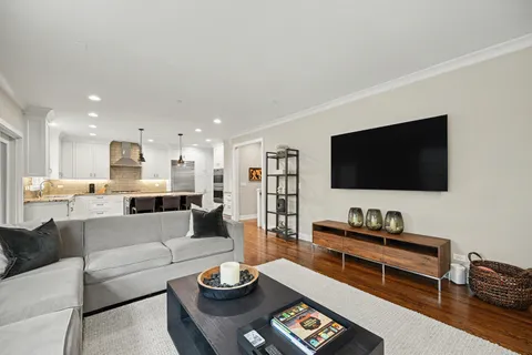 $1,300,000 | 633 Kenilworth Avenue, Glen Ellyn, IL 60137