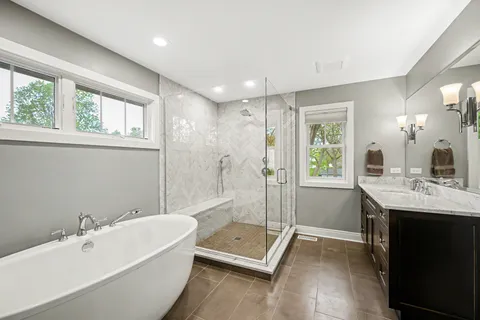 $1,300,000 | 633 Kenilworth Avenue, Glen Ellyn, IL 60137