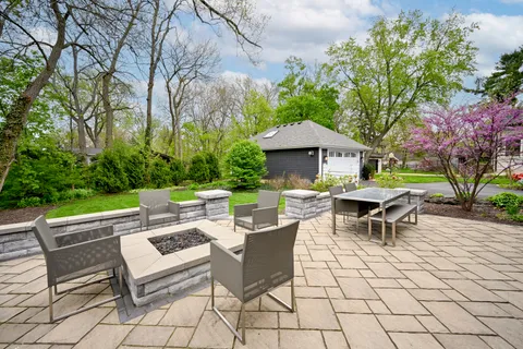 $1,300,000 | 633 Kenilworth Avenue, Glen Ellyn, IL 60137