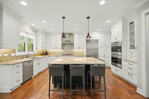 $1,300,000 | 633 Kenilworth Avenue, Glen Ellyn, IL 60137