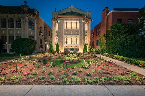 $5,695 | 2517 Central Street, Unit 2, Evanston, IL 60201