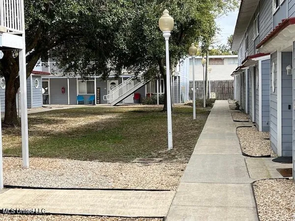 $1,275 | 1664 Beach Boulevard, Unit 148, Biloxi, MS 39531