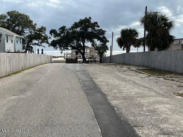 $1,275 | 1664 Beach Boulevard, Unit 148, Biloxi, MS 39531