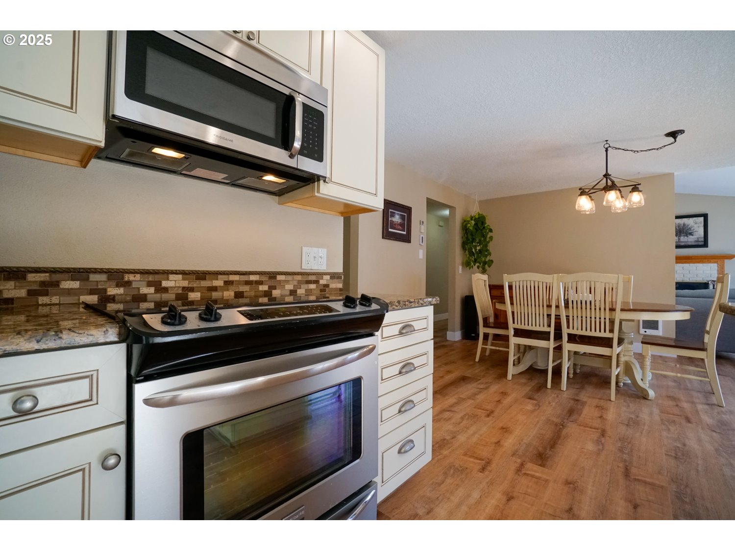 327 South 72nd Street Springfield, OR 97478 - Photo 16 of 48