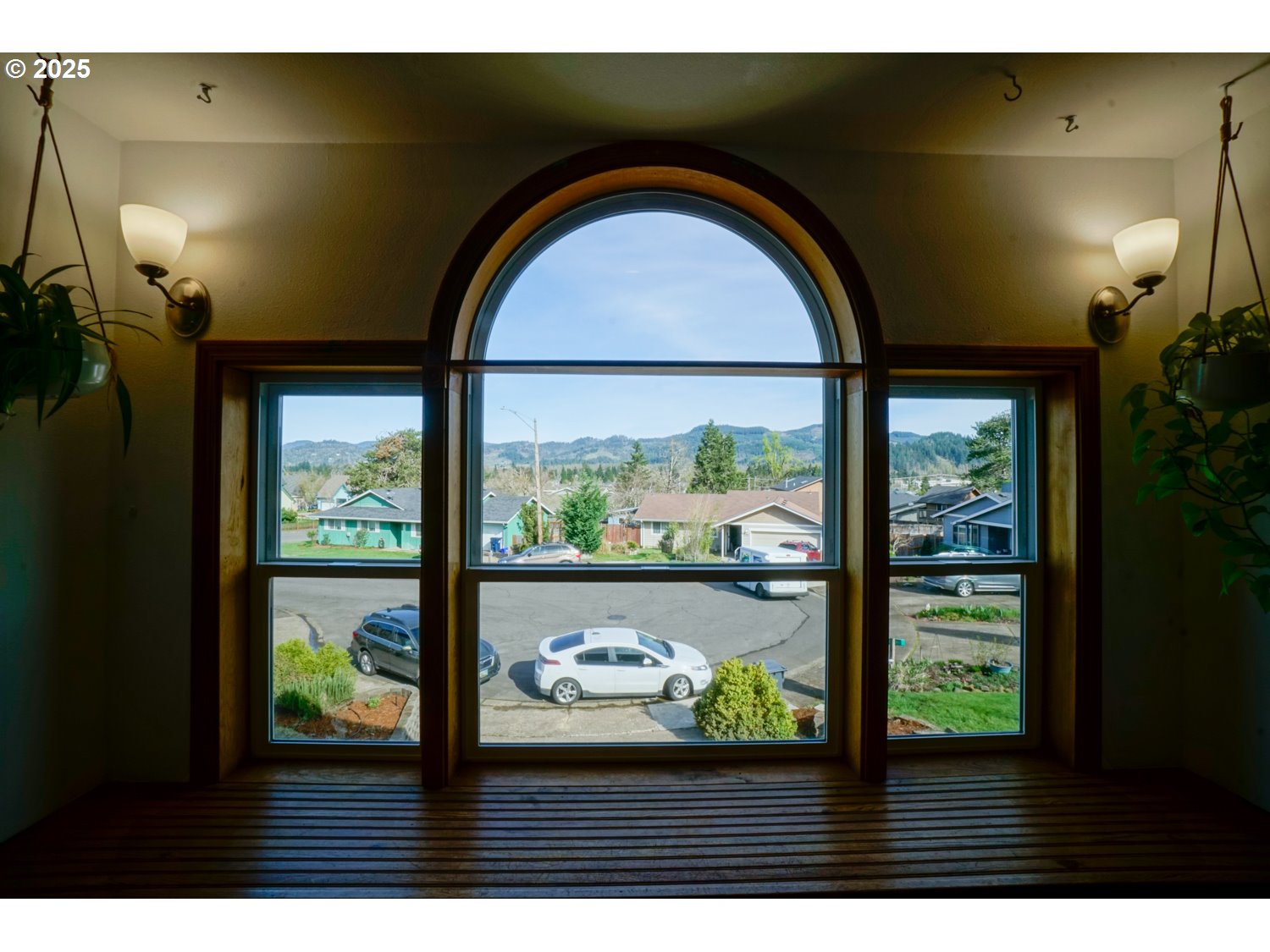 327 South 72nd Street Springfield, OR 97478 - Photo 2 of 48
