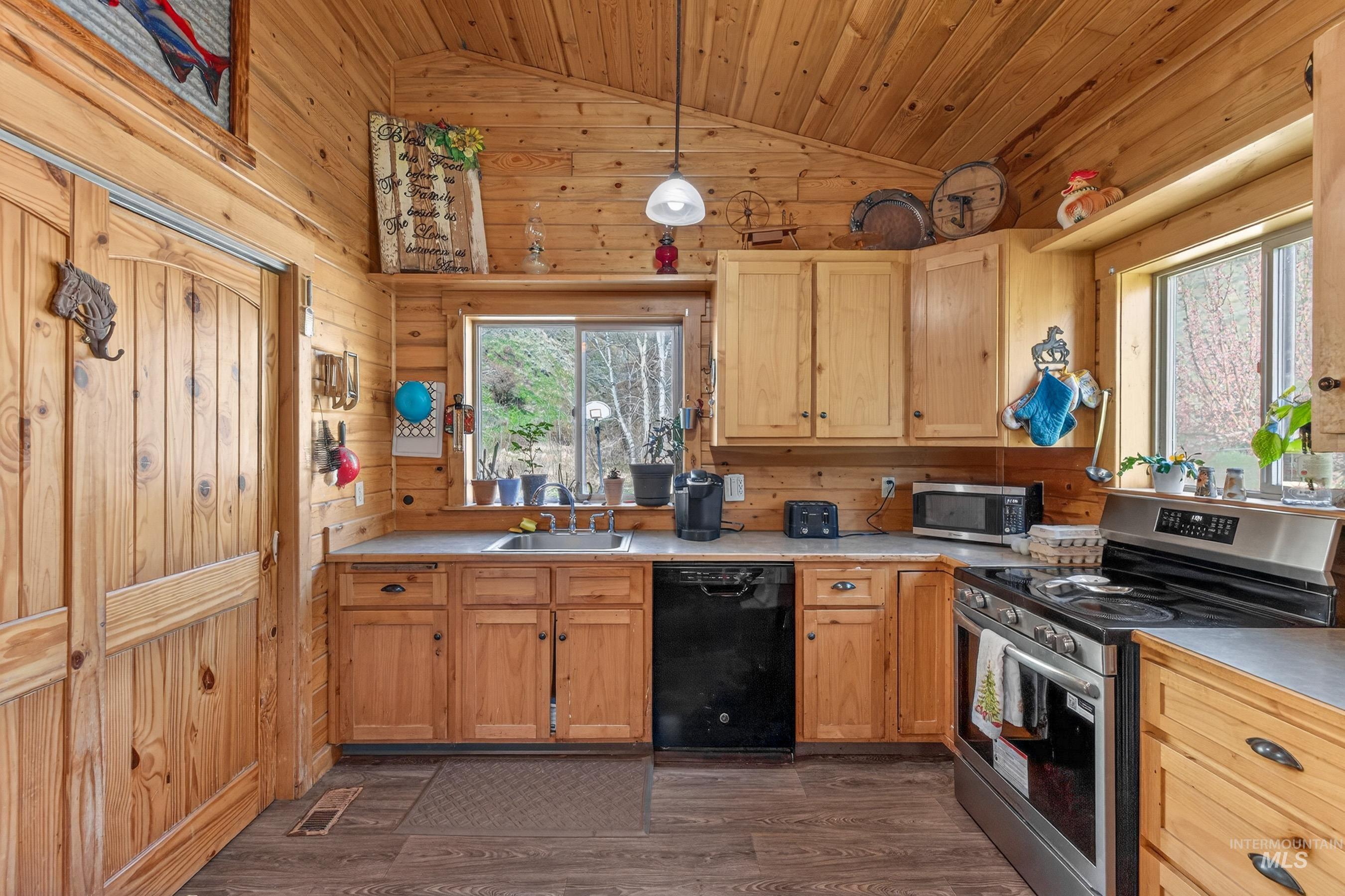 221 Seven Devils Road Riggins, ID 83549 - Photo 12 of 46
