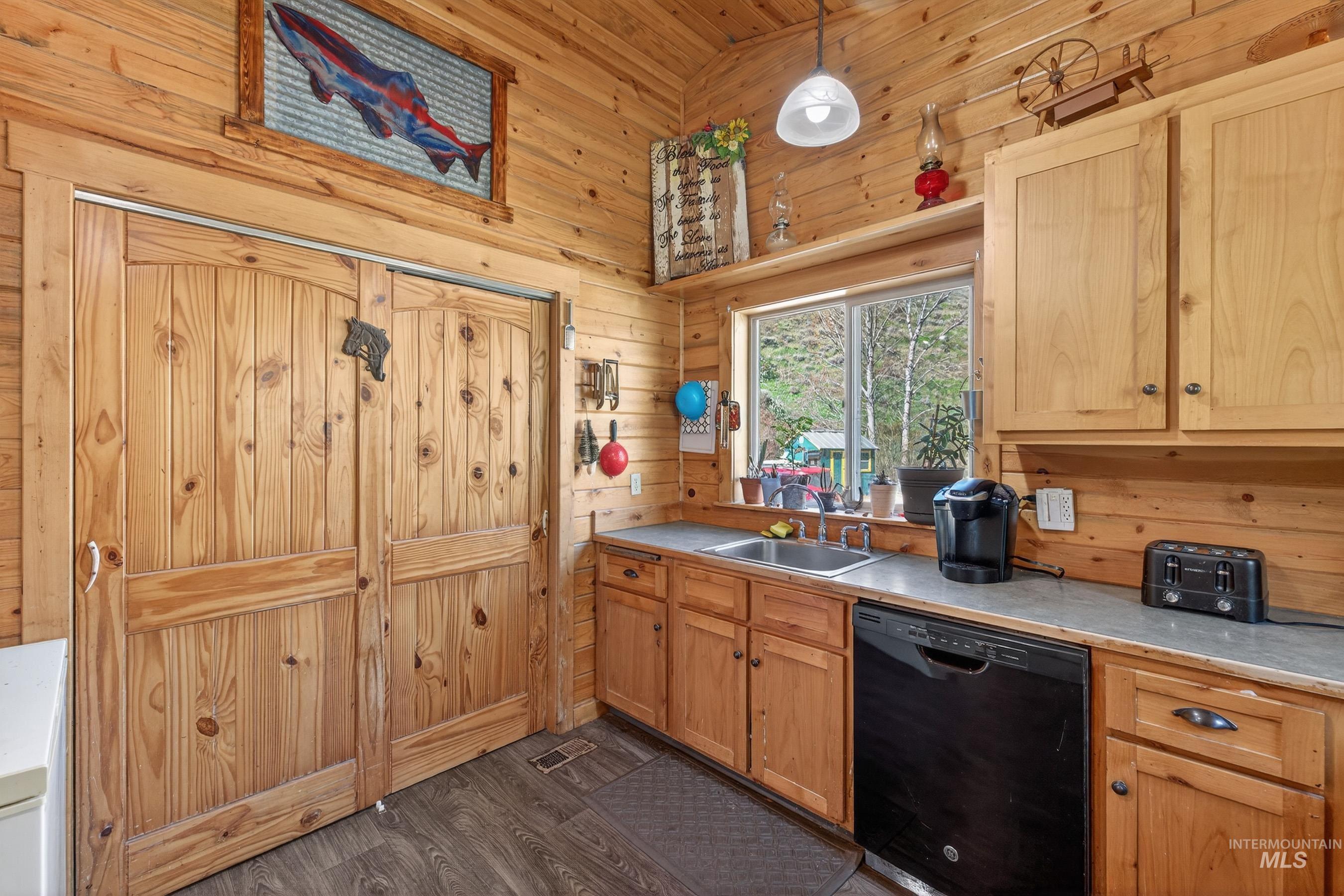 221 Seven Devils Road Riggins, ID 83549 - Photo 14 of 46