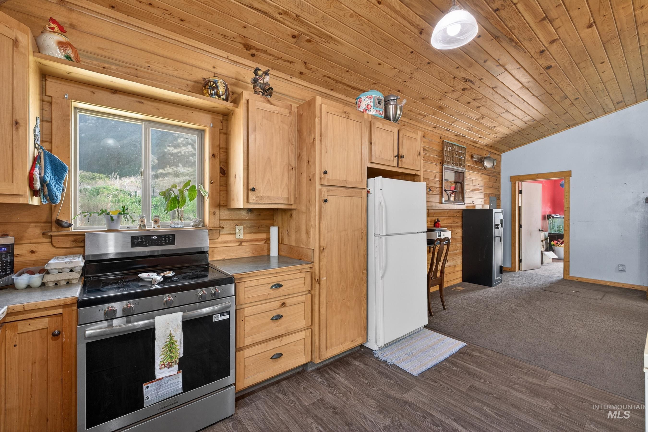 221 Seven Devils Road Riggins, ID 83549 - Photo 15 of 46