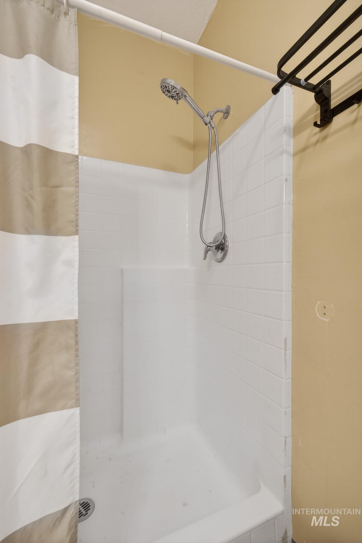 221 Seven Devils Road Riggins, ID 83549 - Photo 24 of 46 Bathroom featuring a shower stall