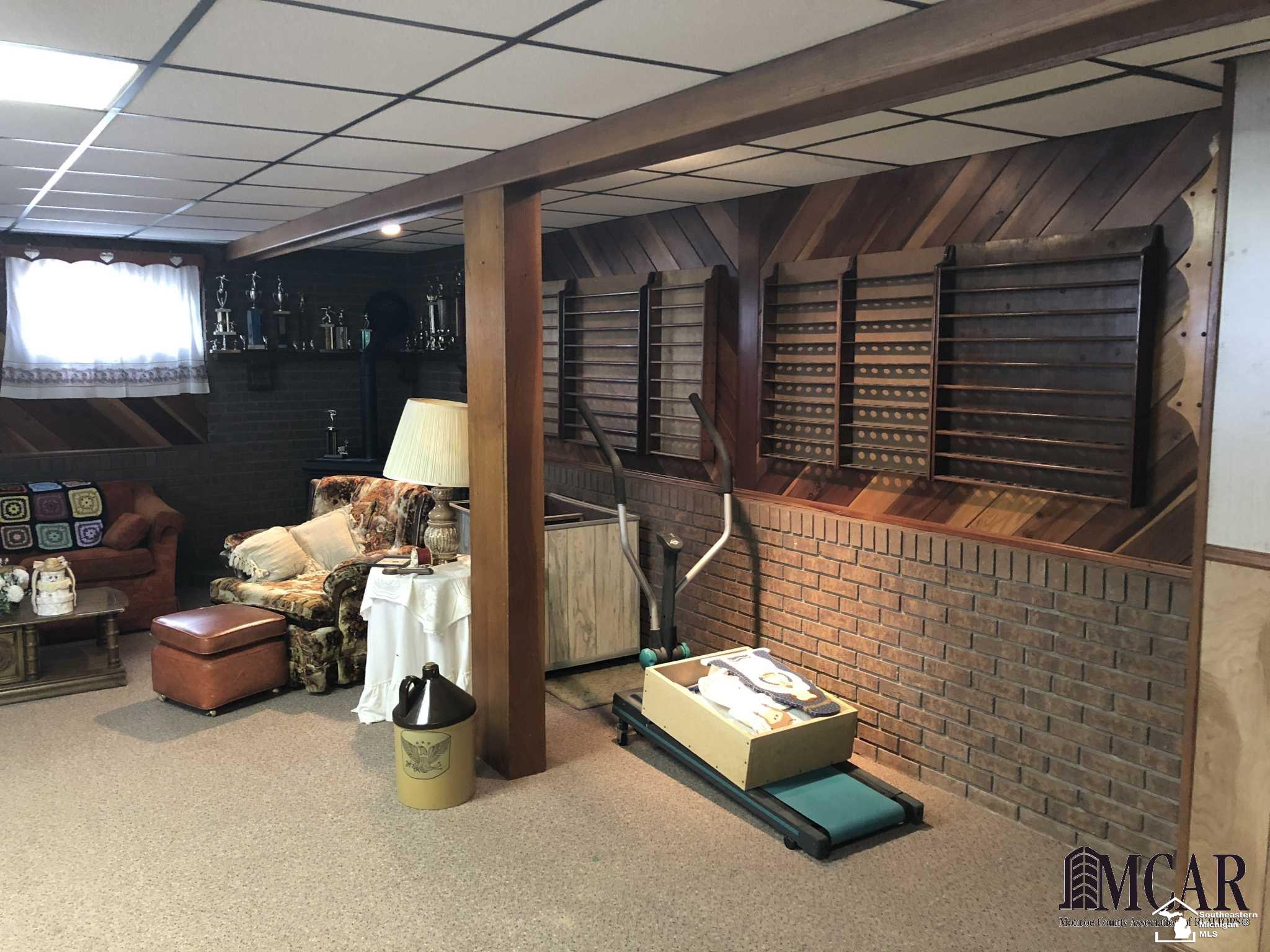 5313 South Custer Road Monroe, MI 48161 - Photo 40 of 43 21434228-39.JPG