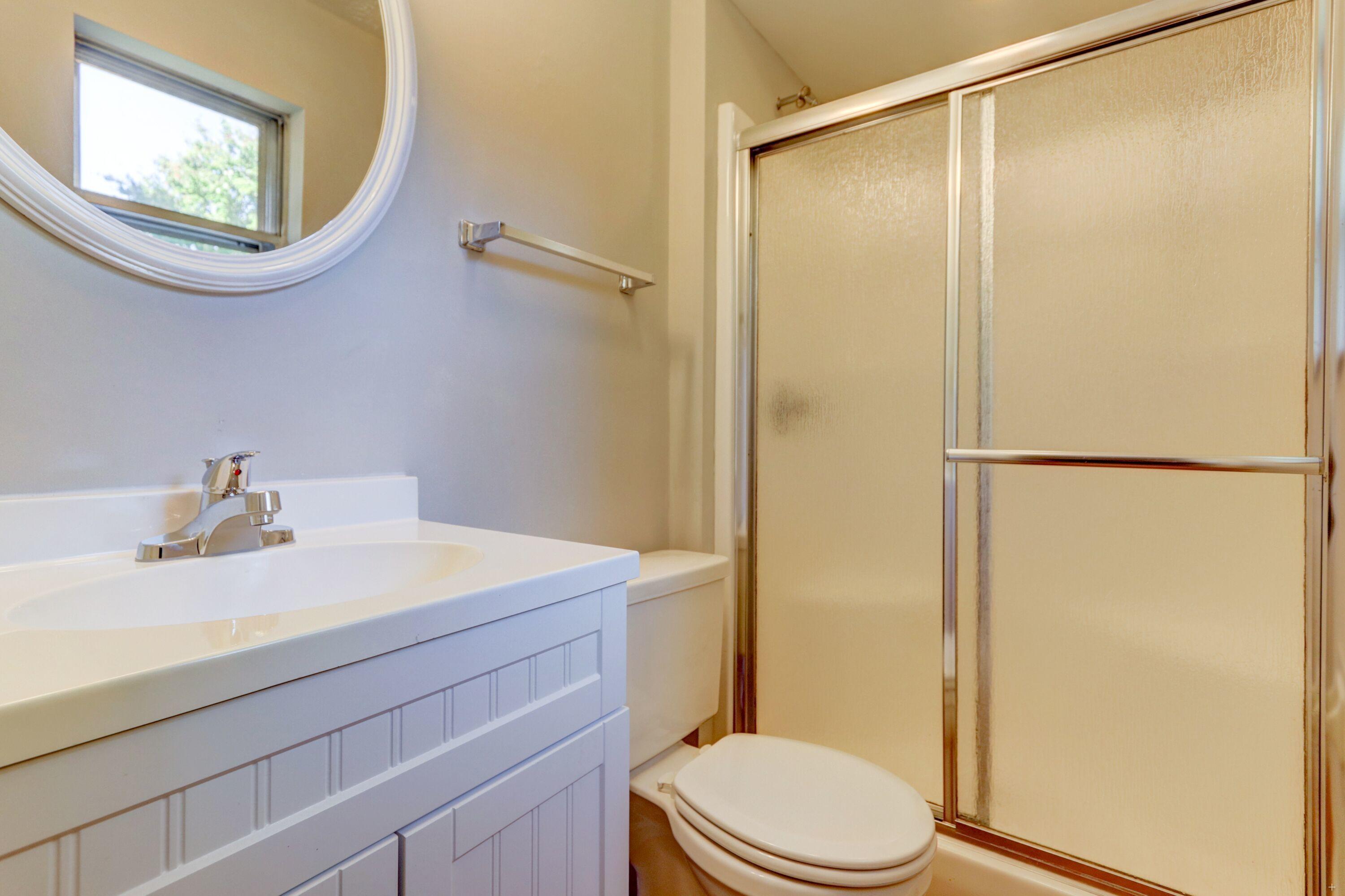 2400 Chukar Road Knoxville, TN 37923 - Photo 11 of 17 Master Bath